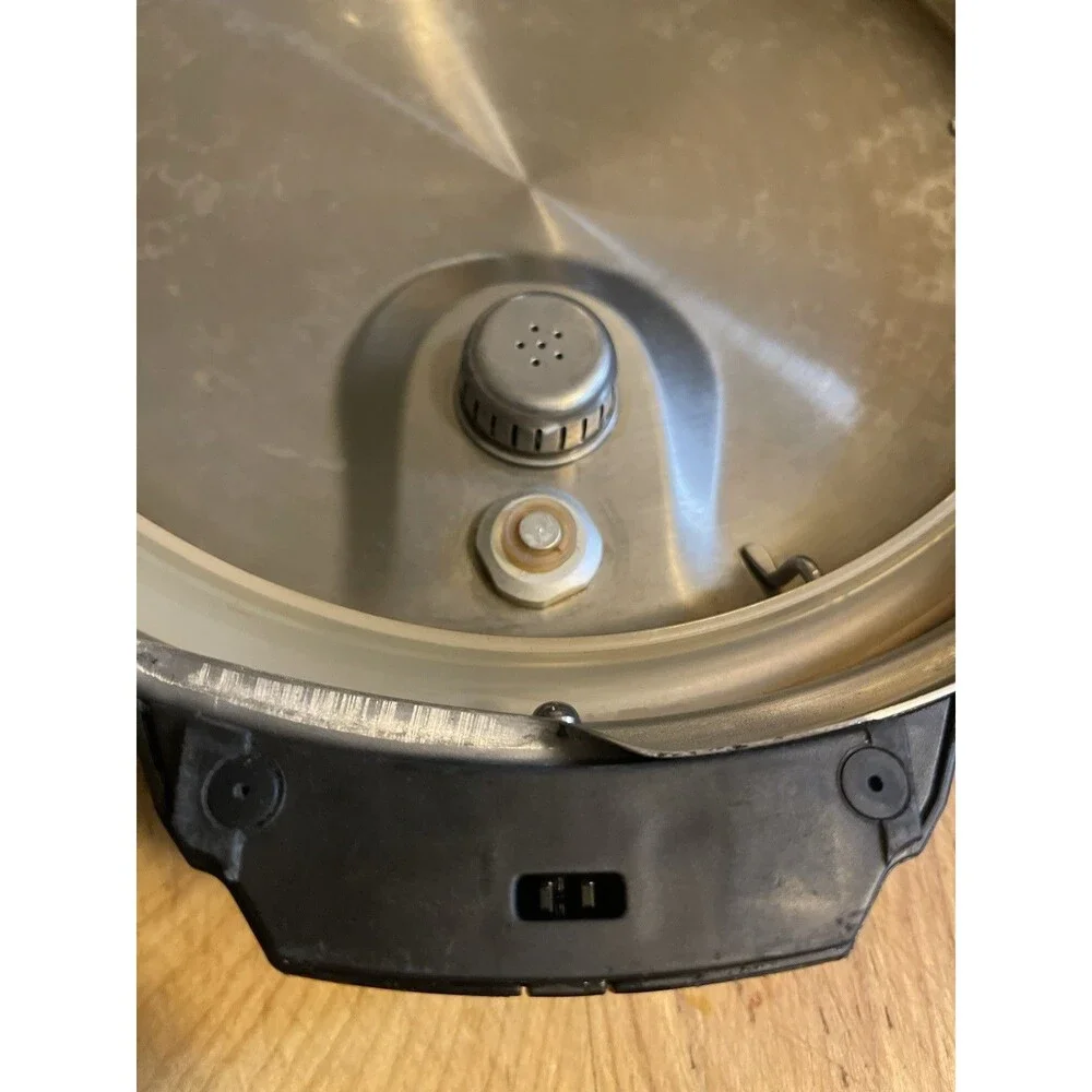 Instant Pot 6-Qt Lux 60 V3 Pressure Cooker Replacement Lid with Gasket